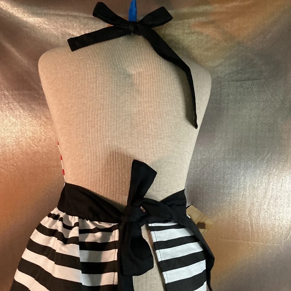 Adorable brand new sweetheart apron set. W/‎ matching towel and spatula. New.